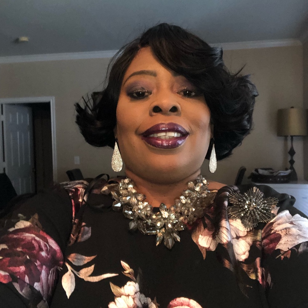 Meet your Posher, Lizzie